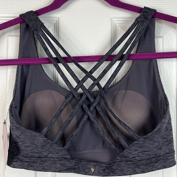 NWT Victoria’s Secret sports bra size medium. Minimum support. 4 way stretch - Picture 4 of 6